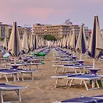 Enjoy A Relaxing Terrace In Pineda Lejlighed
