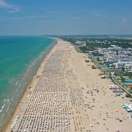 Apartment Enjoy A Relaxing Terrace In Pineda Bibione
