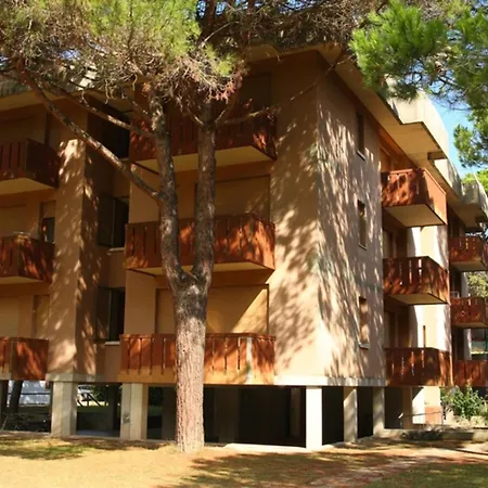 Enjoy A Relaxing Terrace In Pineda Lejlighed